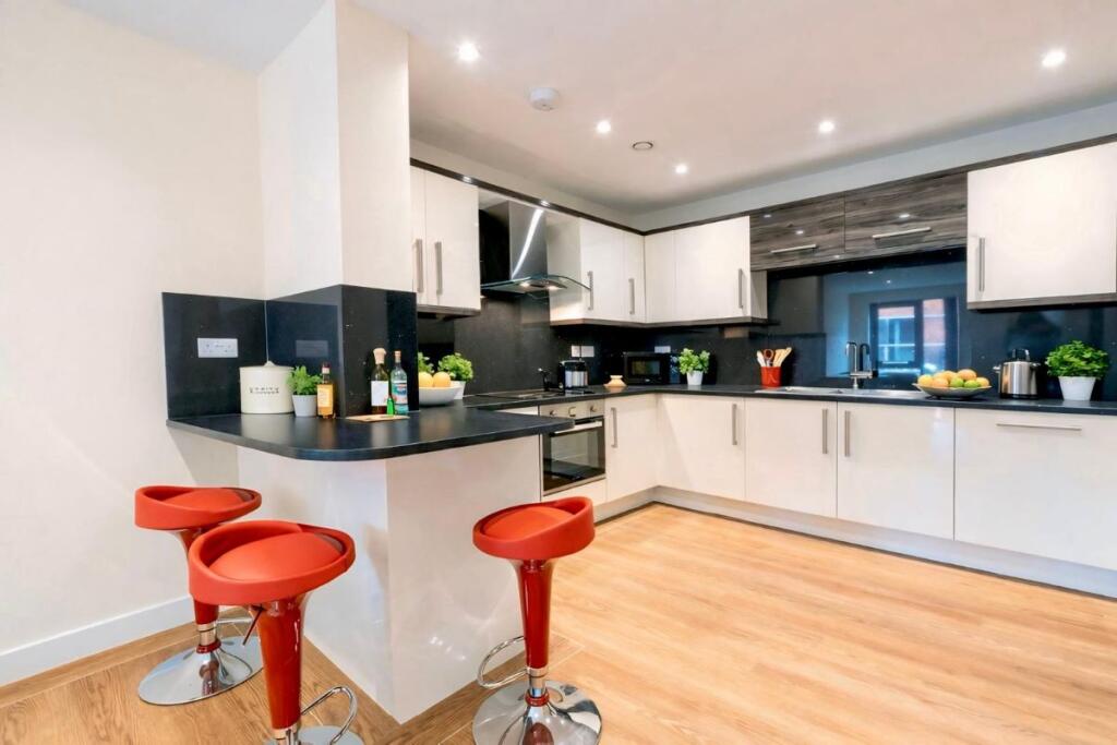 3 bed Apartment for rent in Long Line. From MAF Students