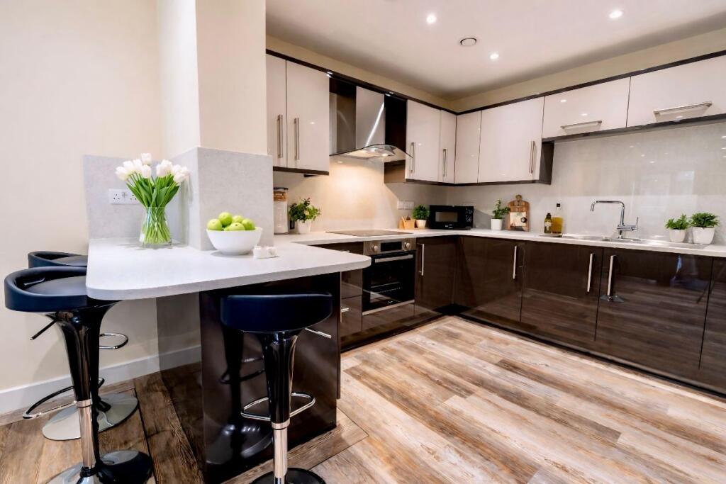 3 bed Apartment for rent in Long Line. From MAF Students 3 bed Apartment for rent in Long Line. From MAF Students