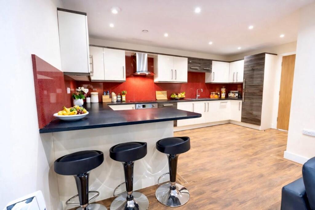 3 bed Apartment for rent in Long Line. From MAF Students 3 bed Apartment for rent in Long Line. From MAF Students