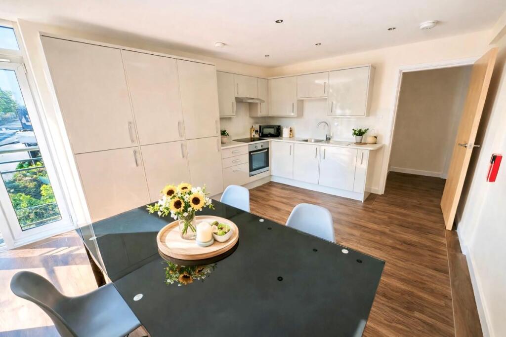 5 bed Apartment for rent in Dungworth. From MAF Students