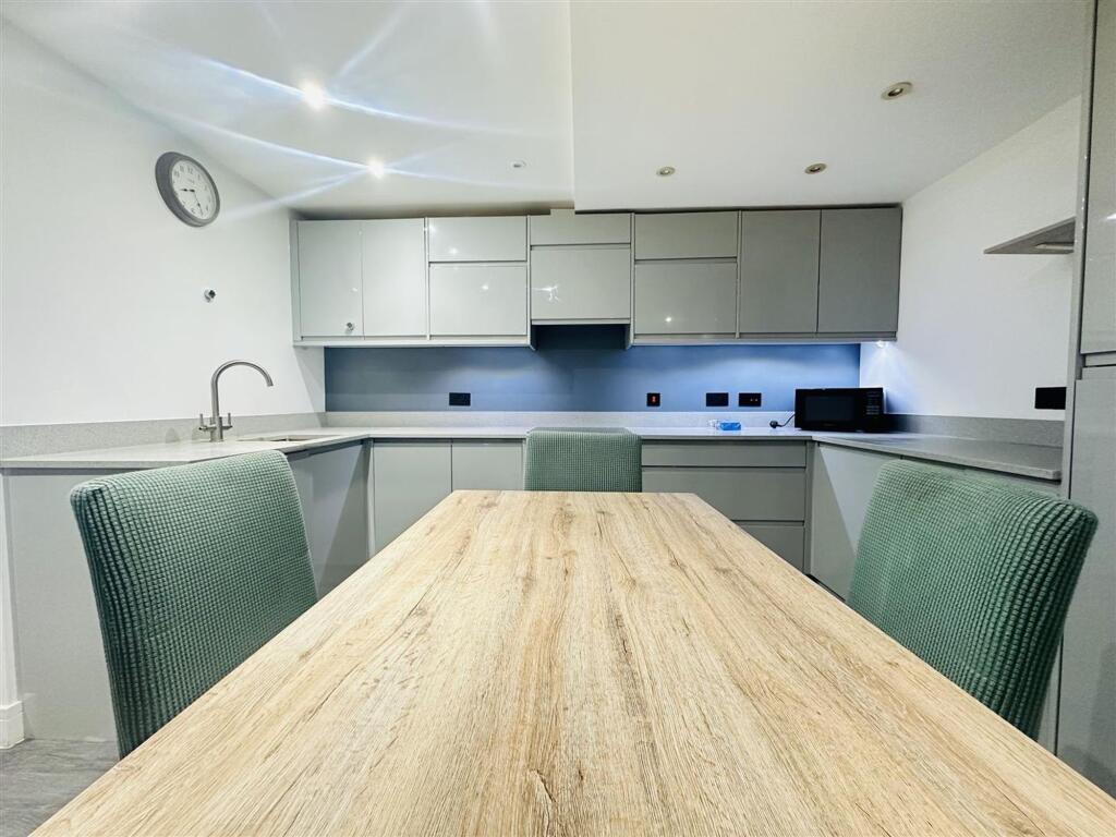 2 bed Apartment for rent in Bristol. From Acen Properties - Bristol