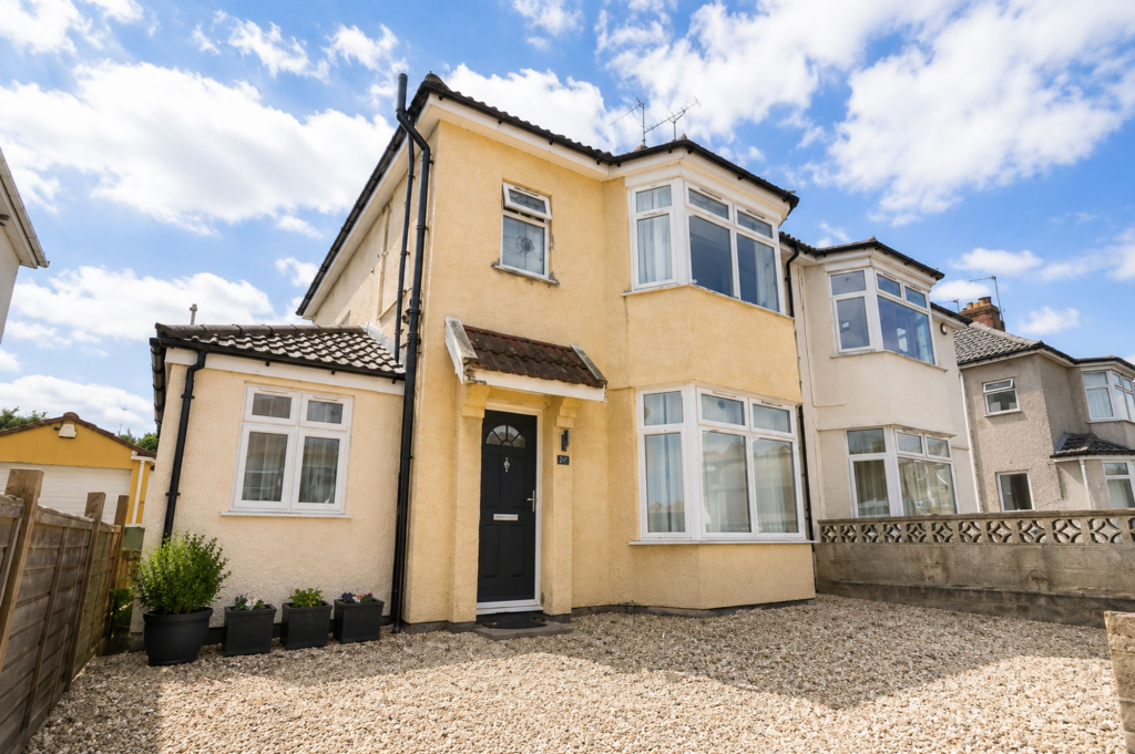6 bed Semi Detached for rent in Filton. From Acen Properties - Bristol