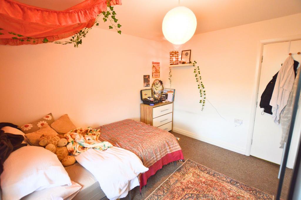 3 bed Apartment for rent in Leeds. From Casa Property Partners