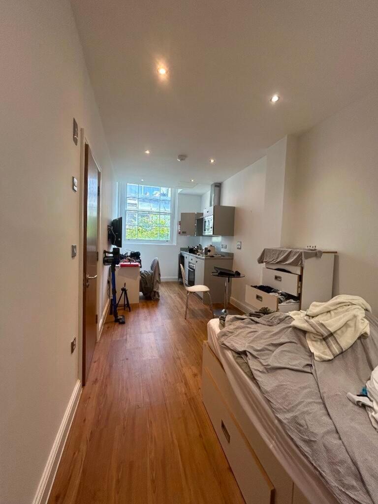 4 bed Studio for rent in Bristol. From Xeno Property - Bristol 4 bed Studio for rent in Bristol. From Xeno Property - Bristol