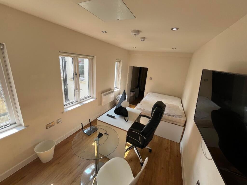 4 bed Studio for rent in Bristol. From Xeno Property - Bristol 4 bed Studio for rent in Bristol. From Xeno Property - Bristol