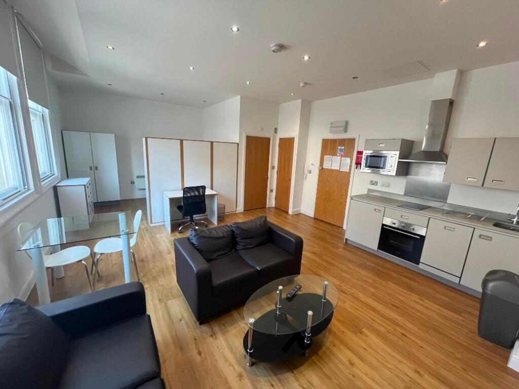 4 bed Studio for rent in Bristol. From Xeno Property - Bristol 4 bed Studio for rent in Bristol. From Xeno Property - Bristol