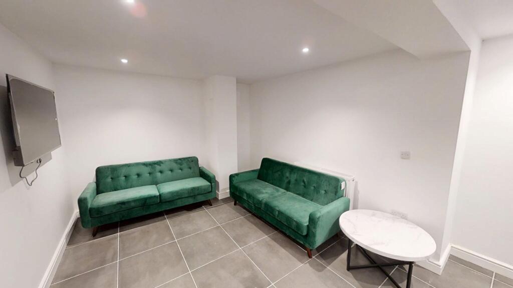 2 bed Mid Terraced House for rent in Bristol. From Xeno Property - Bristol