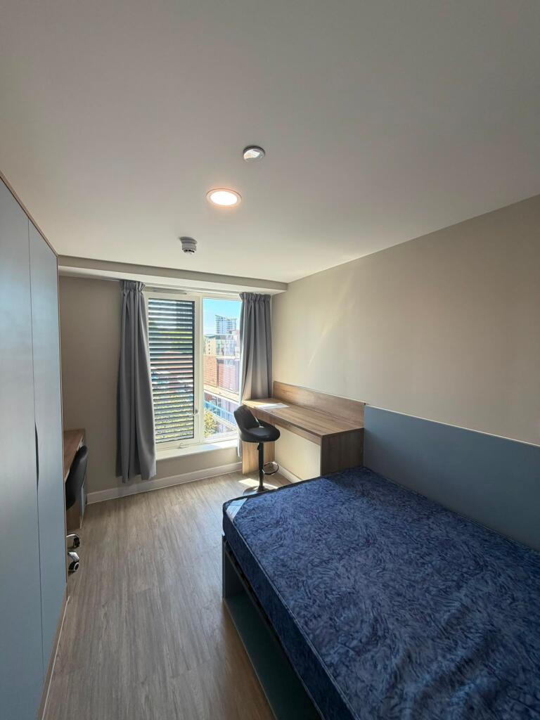 4 bed Studio for rent in Bristol. From Xeno Property - Bristol 4 bed Studio for rent in Bristol. From Xeno Property - Bristol
