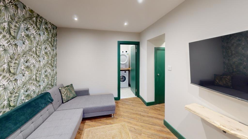 6 bed Mid Terraced House for rent in Bath. From Xeno Property - Bristol