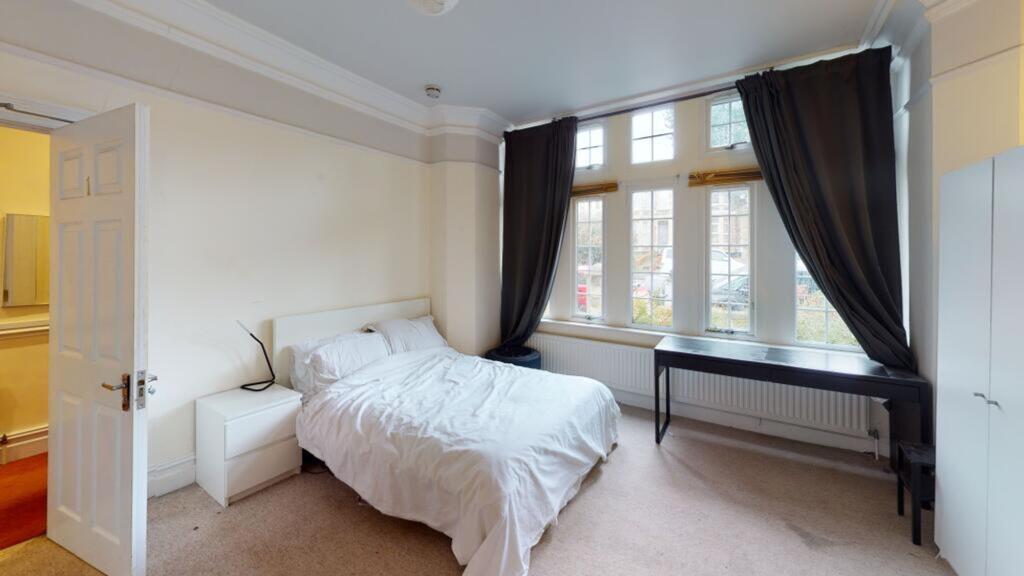 10 bed Mid Terraced House for rent in Stapleton. From Xeno Property - Bristol 10 bed Mid Terraced House for rent in Stapleton. From Xeno Property - Bristol