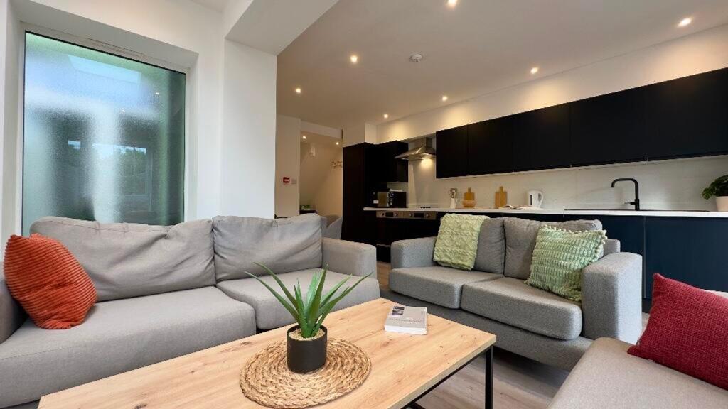 8 bed Mid Terraced House for rent in Bristol. From Xeno Property - Bristol 8 bed Mid Terraced House for rent in Bristol. From Xeno Property - Bristol