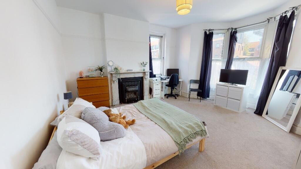 8 bed Mid Terraced House for rent in Bristol. From Xeno Property - Bristol 8 bed Mid Terraced House for rent in Bristol. From Xeno Property - Bristol