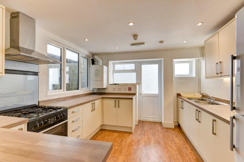 6 bed Mid Terraced House for rent in Ovingdean. From G4 Lets - Brighton 6 bed Mid Terraced House for rent in Ovingdean. From G4 Lets - Brighton