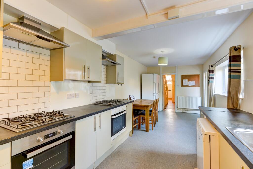 10 bed Mid Terraced House for rent in Brighton and Hove. From G4 Lets - Brighton