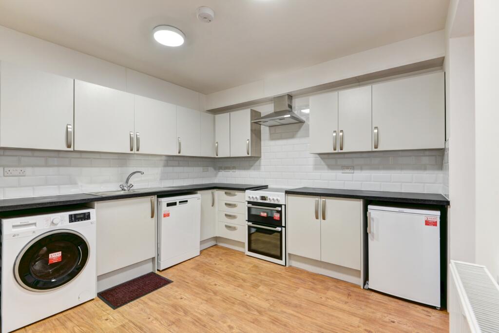 6 bed Mid Terraced House for rent in Brighton and Hove. From G4 Lets - Brighton