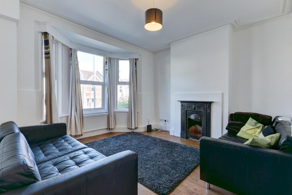 6 bed Mid Terraced House for rent in Brighton and Hove. From G4 Lets - Brighton