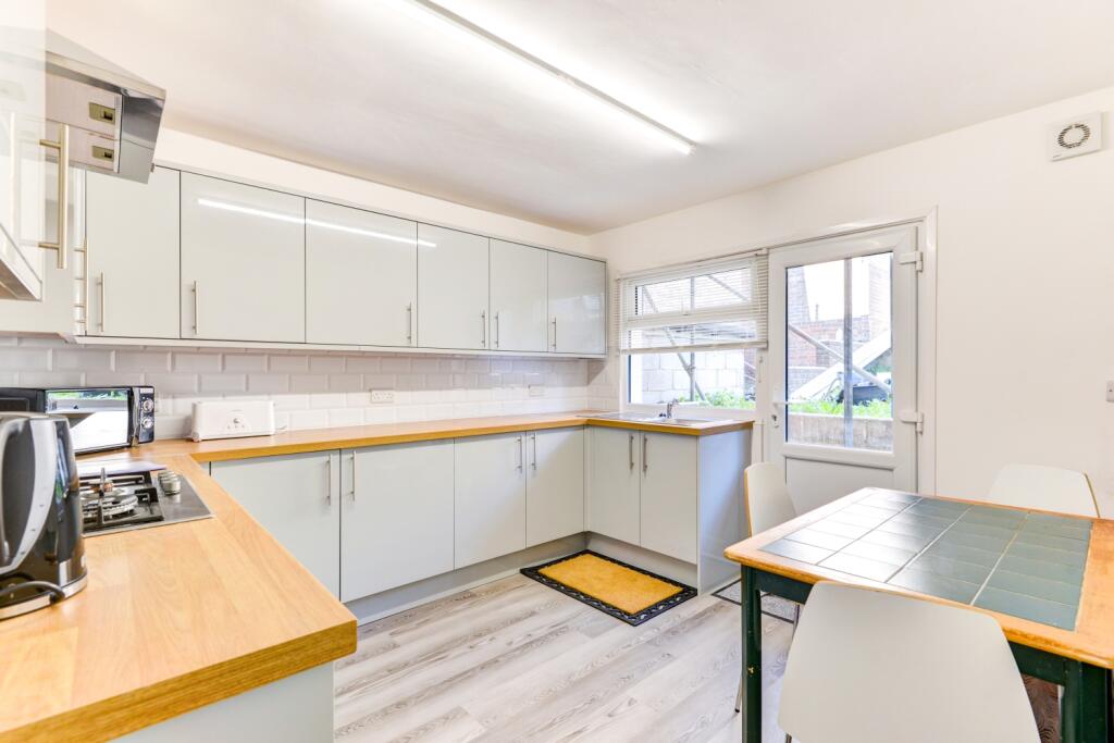 6 bed Mid Terraced House for rent in Ovingdean. From G4 Lets - Brighton