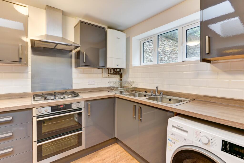 6 bed Mid Terraced House for rent in Brighton and Hove. From G4 Lets - Brighton