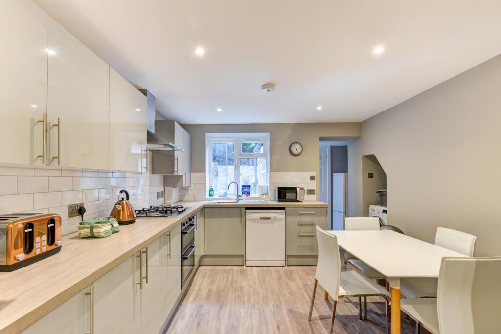 6 bed Mid Terraced House for rent in Ovingdean. From G4 Lets - Brighton 6 bed Mid Terraced House for rent in Ovingdean. From G4 Lets - Brighton