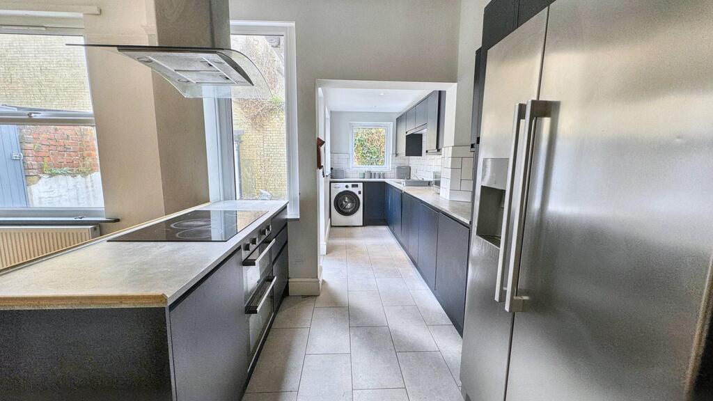 5 bed Not Specified for rent in Bristol. From R and G Property - Bristol (Apex)