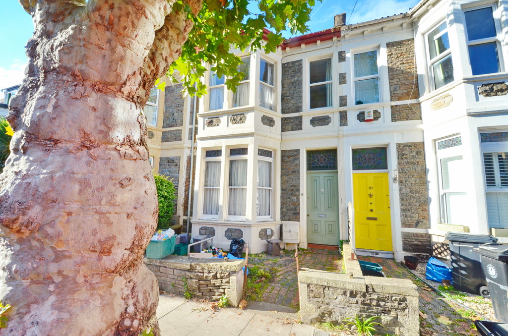 5 bed Mid Terraced House for rent in Bristol. From R and G Property - Bristol (Apex)