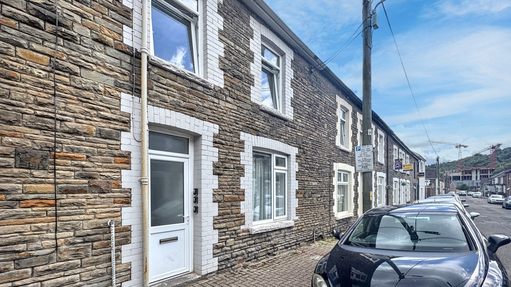 4 bed Not Specified for rent in Pontypridd. From R and G Property - Bristol (Apex)