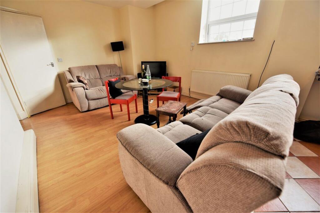 2 bed 1st Floor Flat for rent in Leeds. From DEU Estates - Leeds