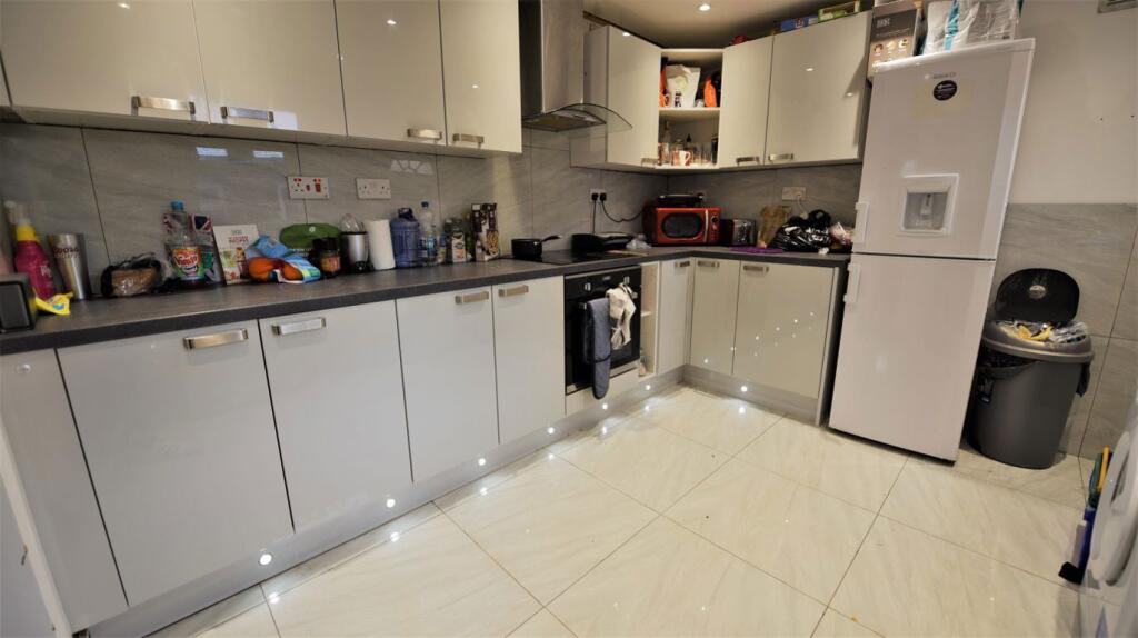 4 bed Detached for rent in Leeds. From DEU Estates - Leeds