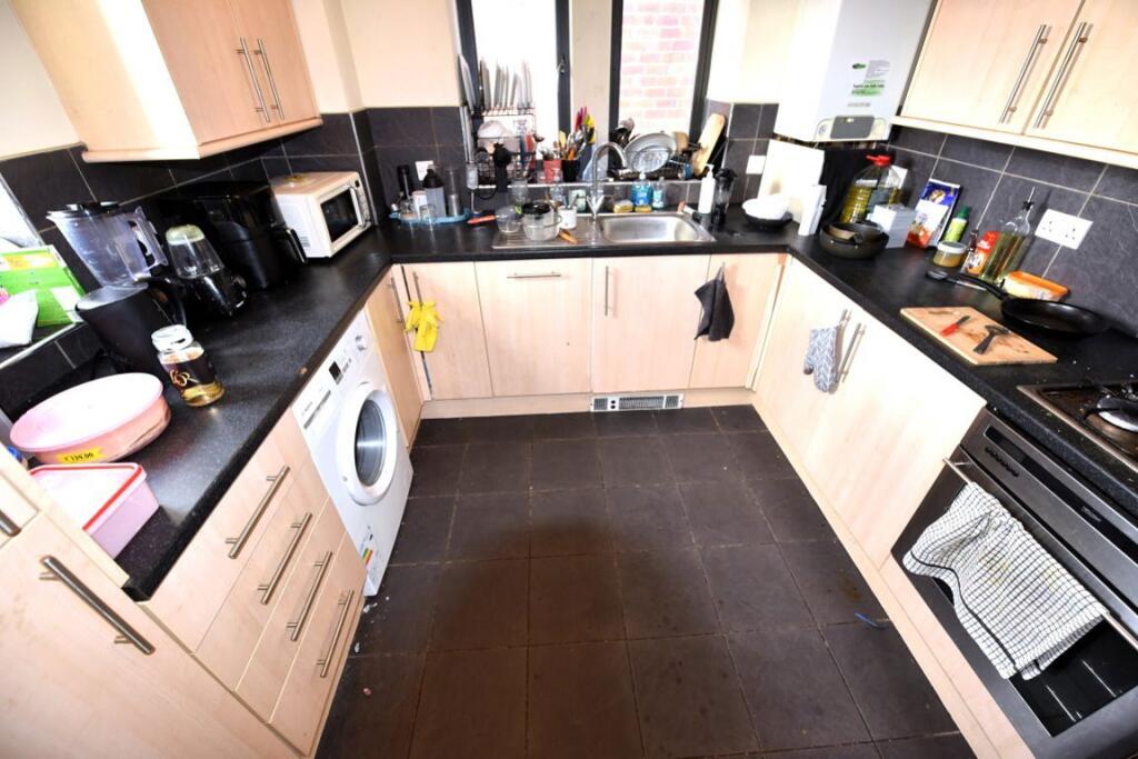 5 bed 1st Floor Flat for rent in Leeds. From DEU Estates - Leeds