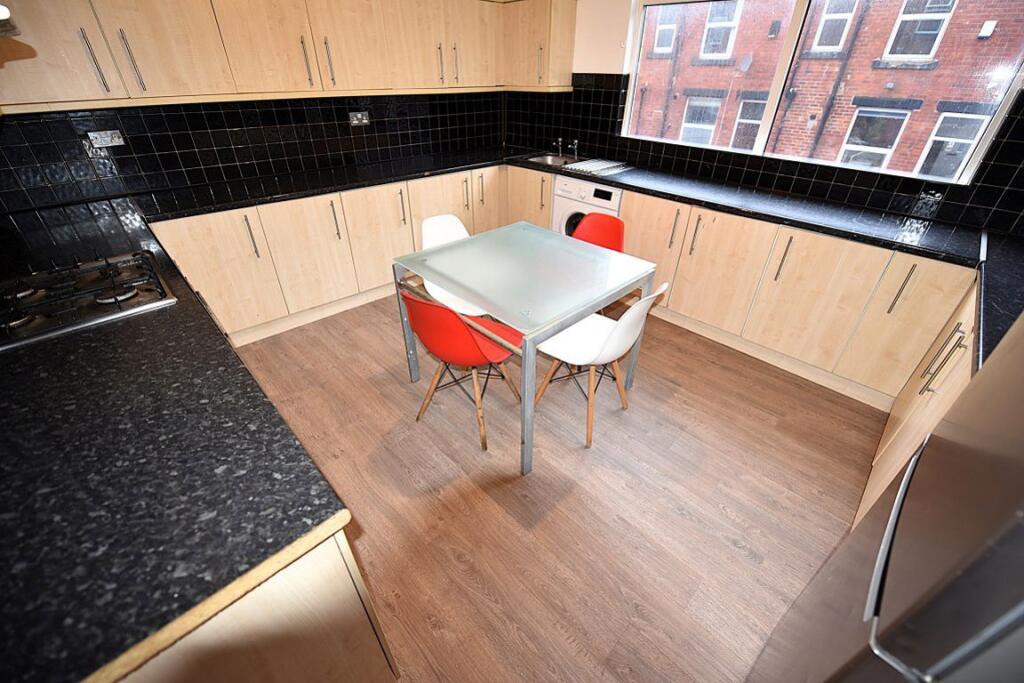 6 bed Detached for rent in Leeds. From DEU Estates - Leeds