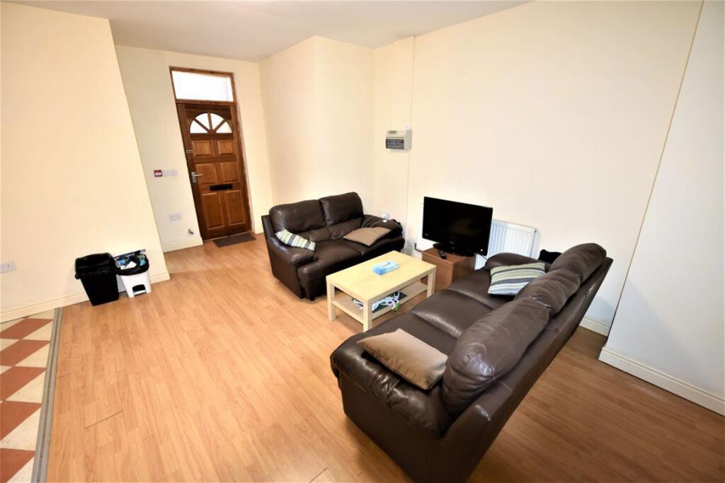 2 bed 1st Floor Flat for rent in Leeds. From DEU Estates - Leeds