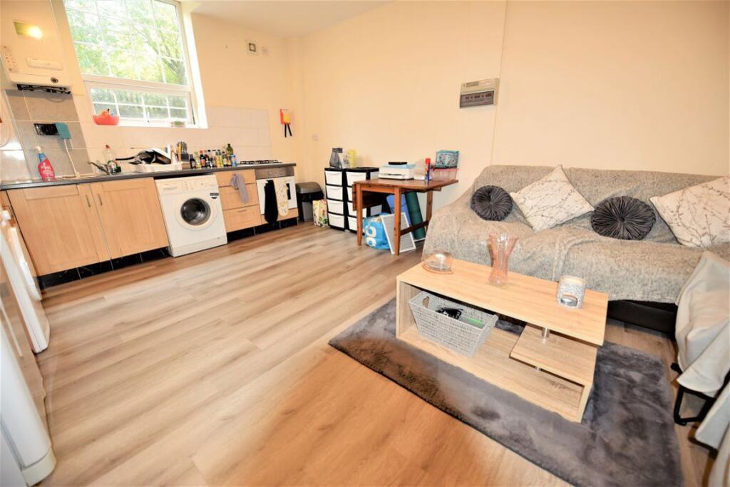 2 bed 1st Floor Flat for rent in Leeds. From DEU Estates - Leeds