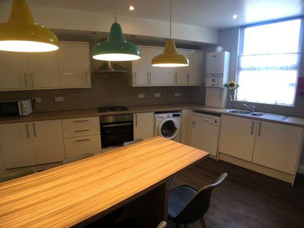 5 bed Detached for rent in Leeds. From DEU Estates - Leeds