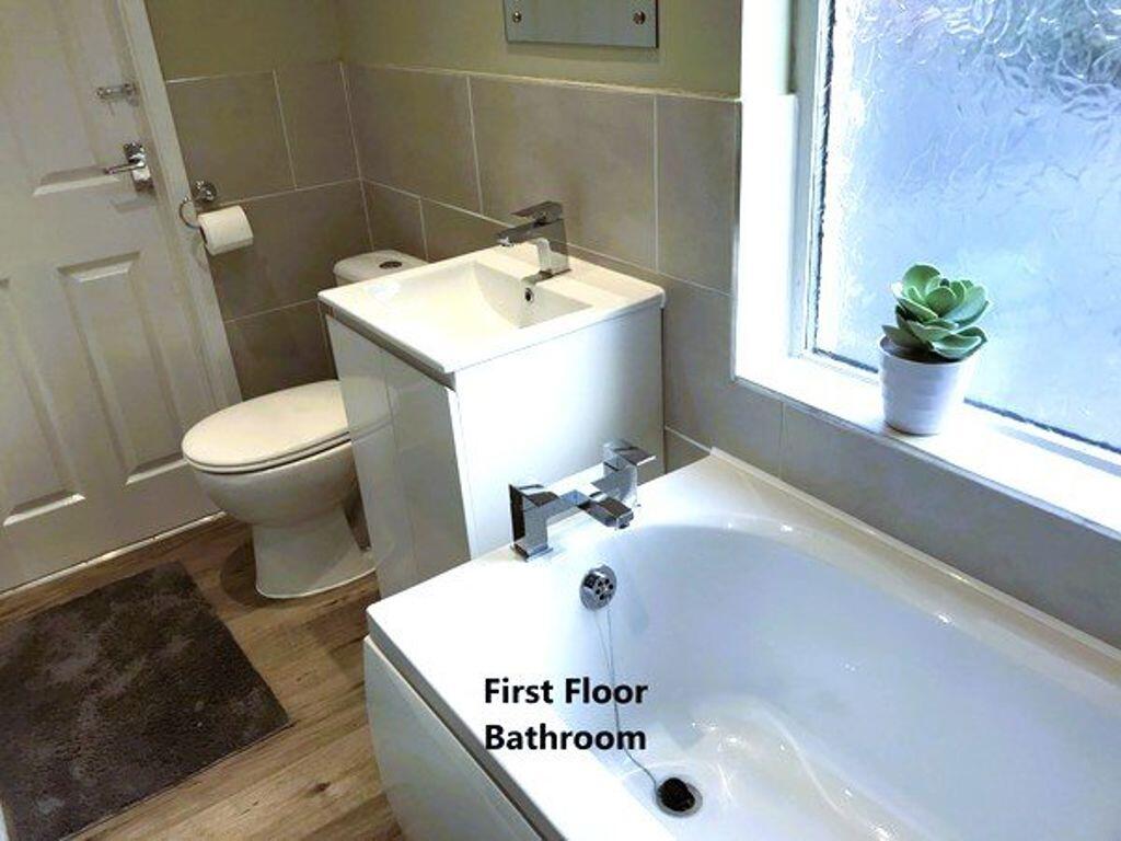 4 bed Detached for rent in Leeds. From DEU Estates - Leeds