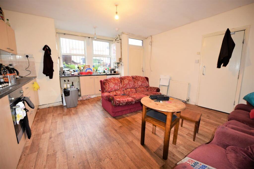 3 bed Detached for rent in Leeds. From DEU Estates - Leeds 3 bed Detached for rent in Leeds. From DEU Estates - Leeds