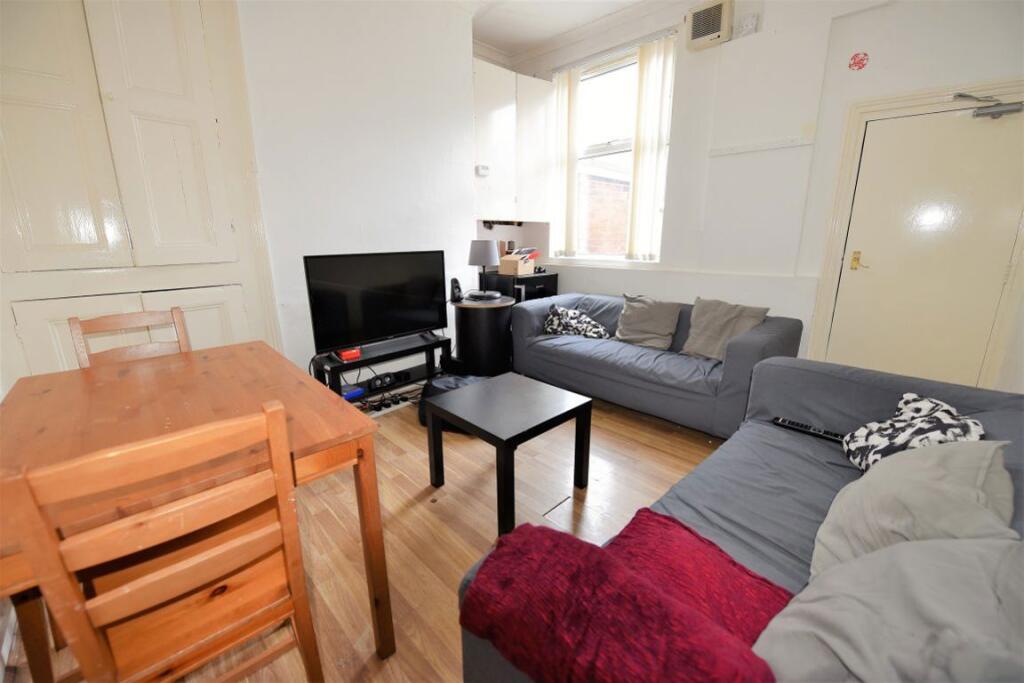 4 bed Detached for rent in Leeds. From DEU Estates - Leeds