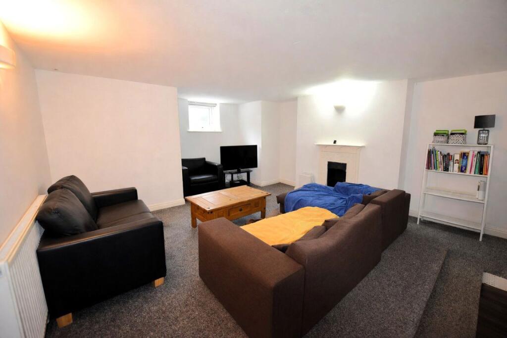 4 bed Detached for rent in Leeds. From DEU Estates - Leeds