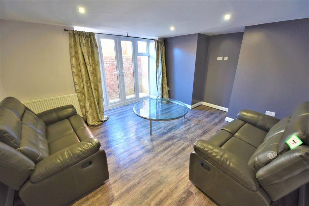 2 bed 1st Floor Flat for rent in Leeds. From DEU Estates - Leeds