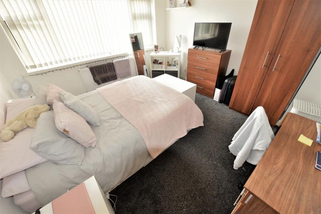 4 bed Detached for rent in Leeds. From DEU Estates - Leeds