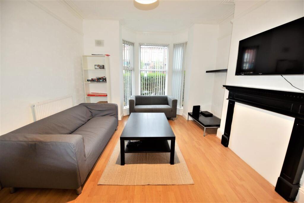 6 bed Detached for rent in Leeds. From DEU Estates - Leeds