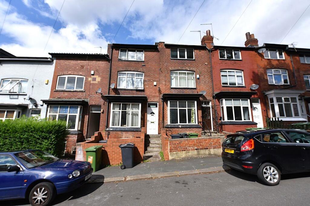 6 bed Detached for rent in Leeds. From DEU Estates - Leeds