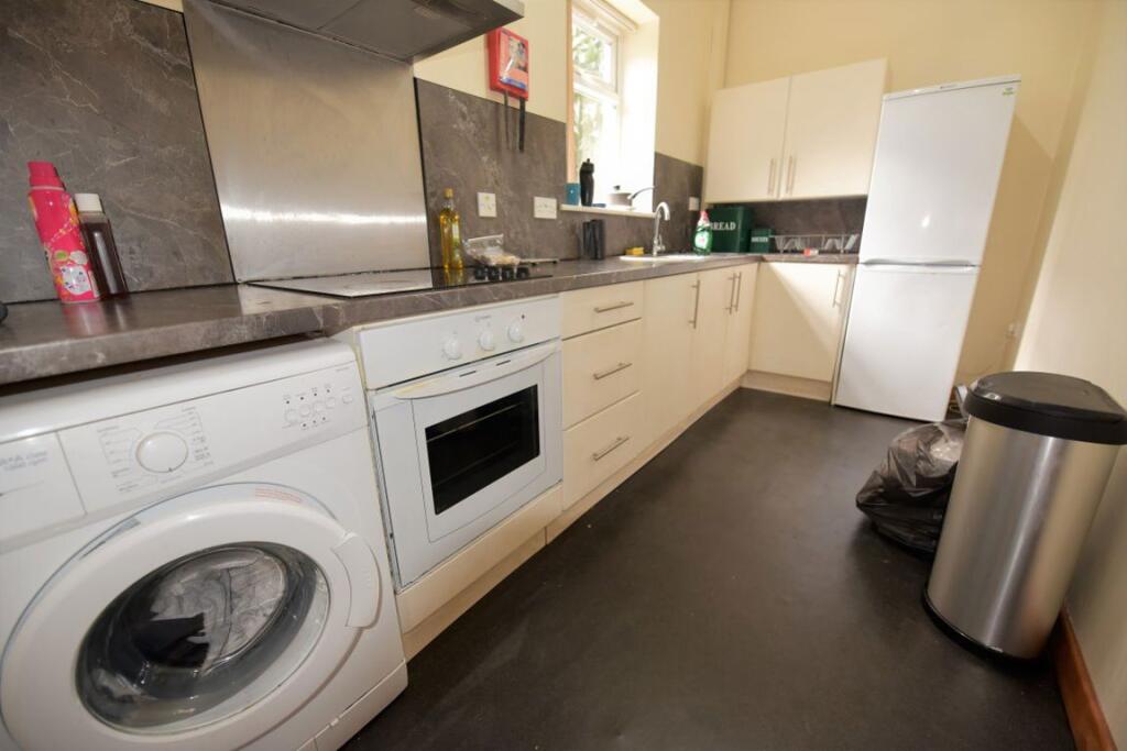 2 bed 1st Floor Flat for rent in Leeds. From DEU Estates - Leeds