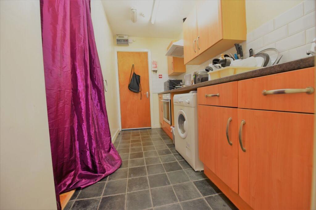 4 bed Studio for rent in Leeds. From DEU Estates - Leeds 4 bed Studio for rent in Leeds. From DEU Estates - Leeds