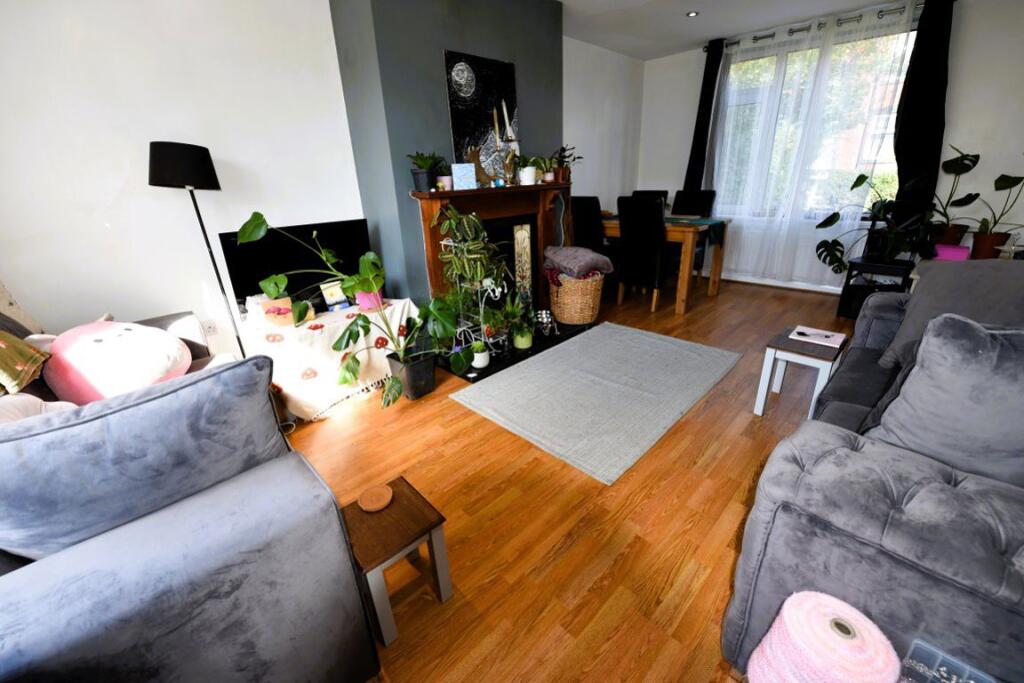 4 bed Detached for rent in Leeds. From DEU Estates - Leeds