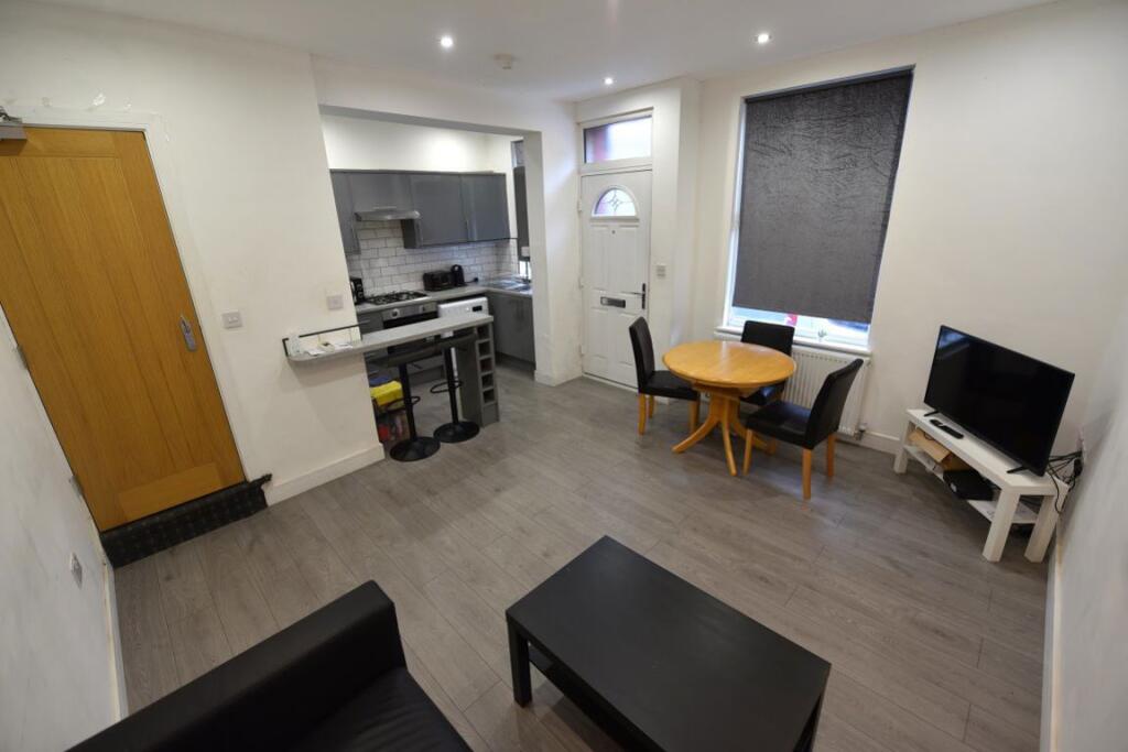 3 bed Detached for rent in Leeds. From DEU Estates - Leeds