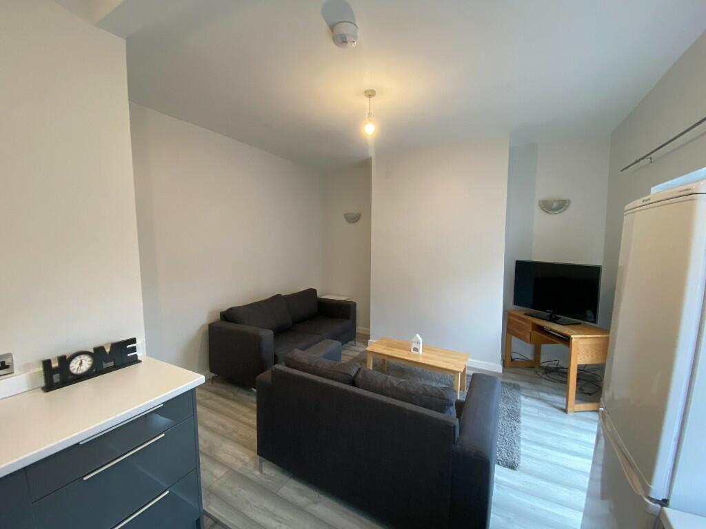 4 bed End of Terrace for rent in Stockport. From Homes2share - Manchester