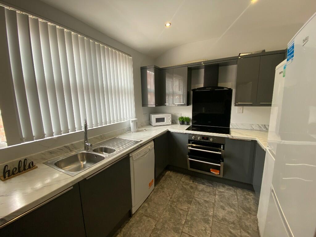 7 bed House Share for rent in Stockport. From Homes2share - Manchester
