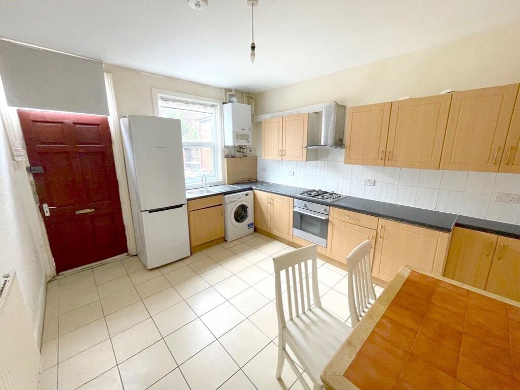 4 bed Mid Terraced House for rent in Long Line. From M3 Lettings - Sheffield