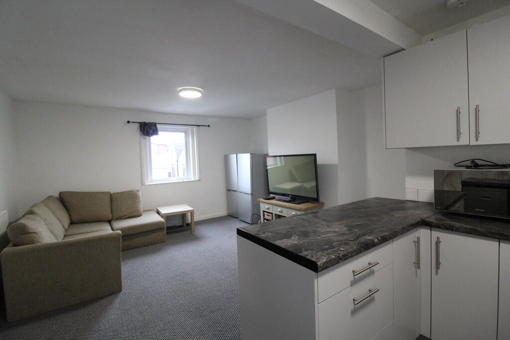 5 bed 1st Floor Flat for rent in Nottingham. From Martin & Co - Beeston