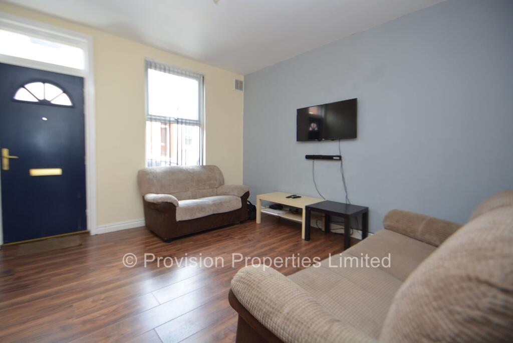 4 bed Mid Terraced House for rent in Leeds. From Provision Properties - Leeds